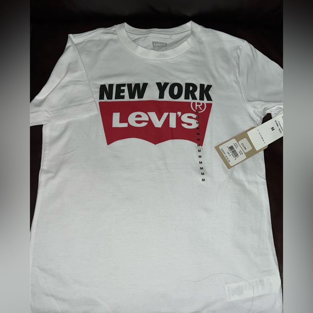 Levi’s Youth M Tee NWT